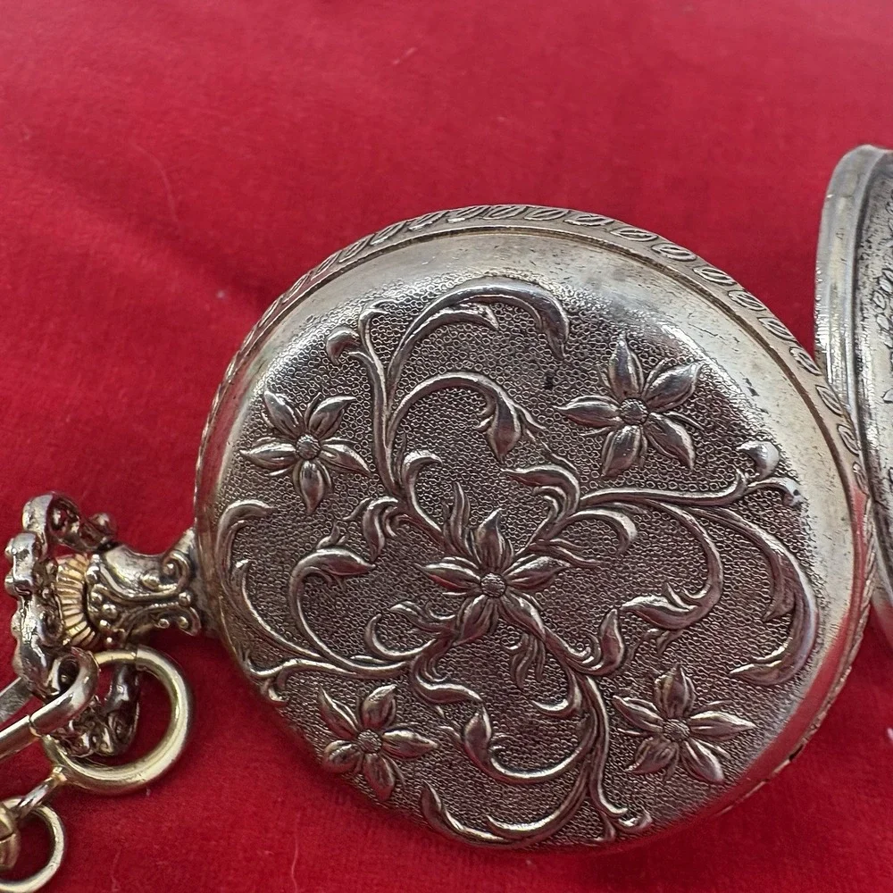 Vintage 1970's Westclox‎ Hunting Buck Dog Pocket Watch & Chain w/Original Box